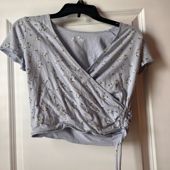 Hollister Tops - size M Holister CROP TOP